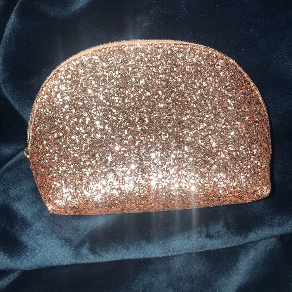 Estée Lauder makeup bag